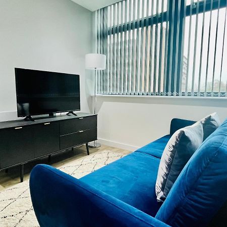Lovely Studio Apartment With Free Parking Included! Manchester Esterno foto