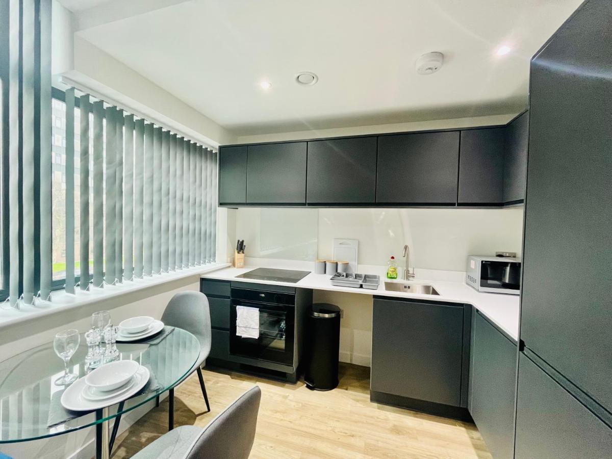 Lovely Studio Apartment With Free Parking Included! Manchester Esterno foto