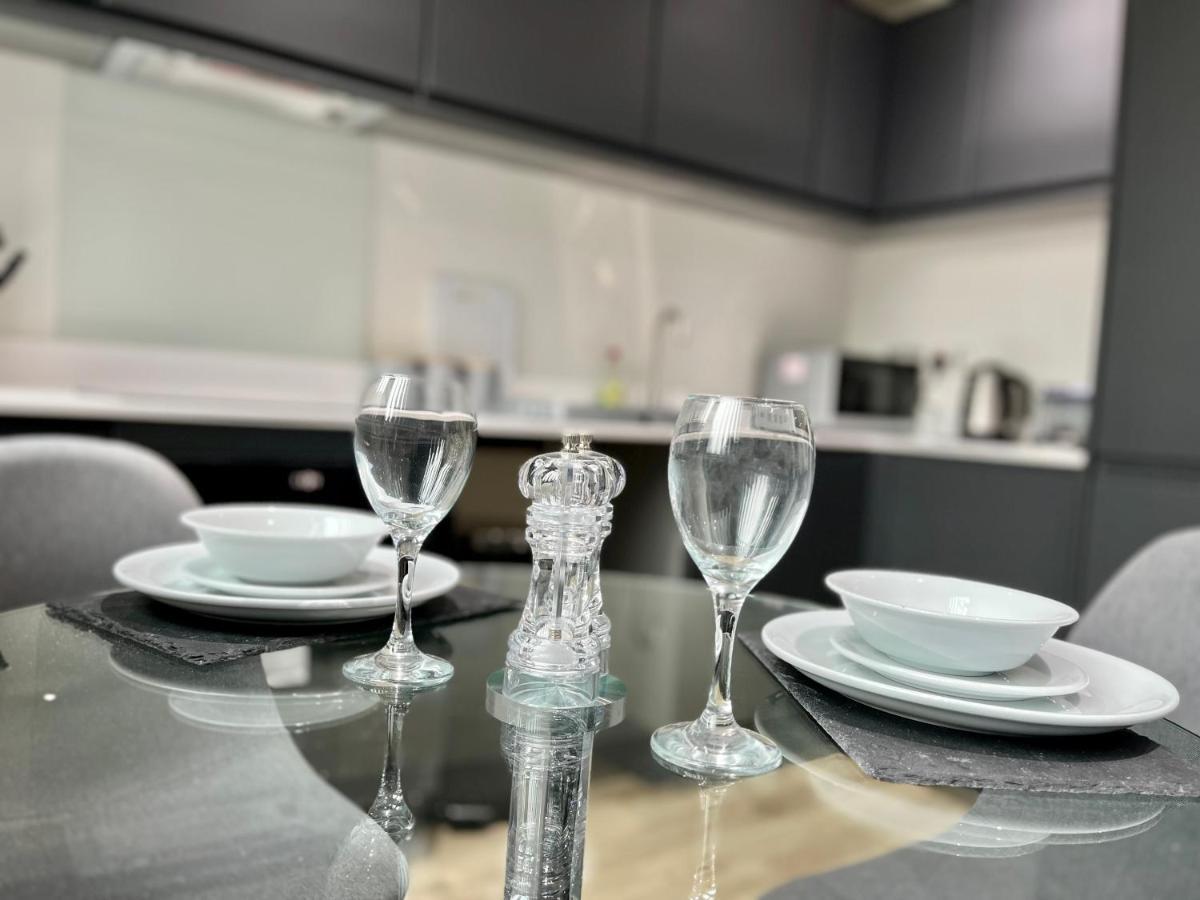 Lovely Studio Apartment With Free Parking Included! Manchester Esterno foto