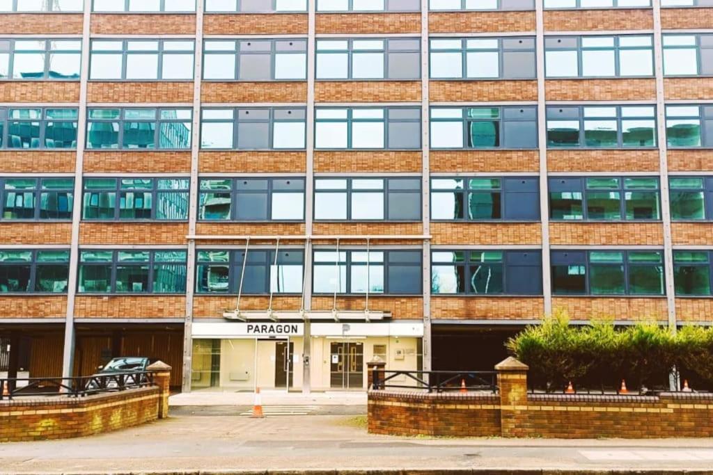 Lovely Studio Apartment With Free Parking Included! Manchester Esterno foto